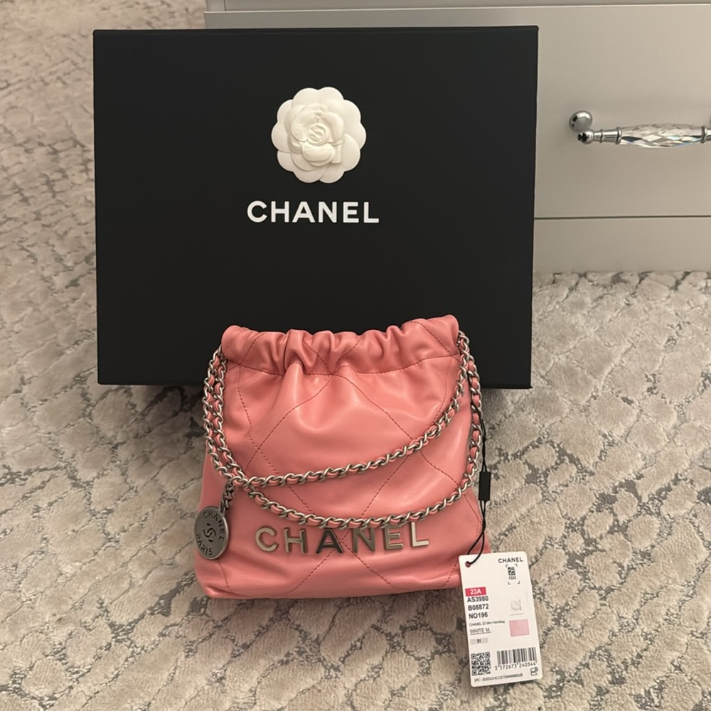 Chanel mini 22 pink bag